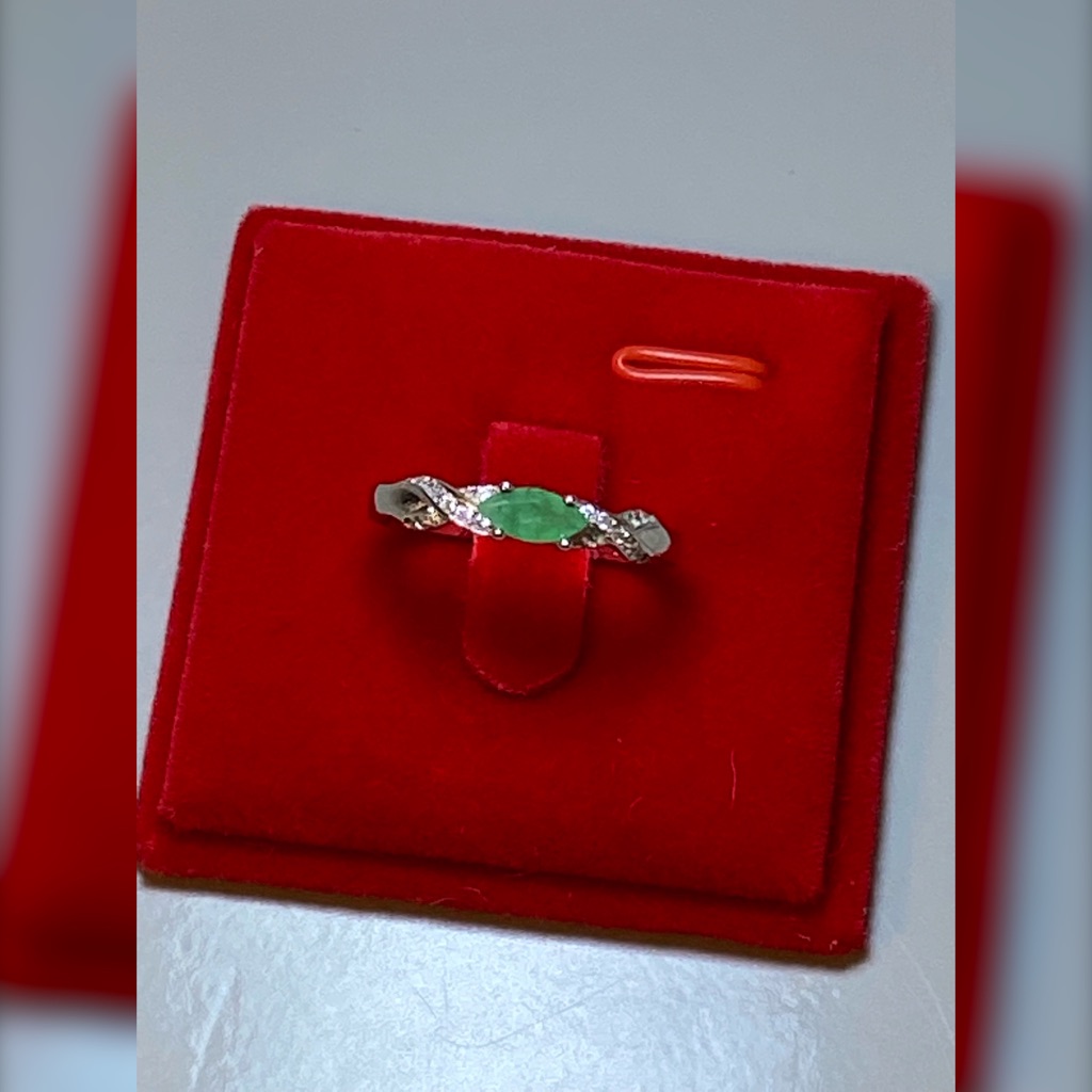 Genuine Emerald Gemstones Ring